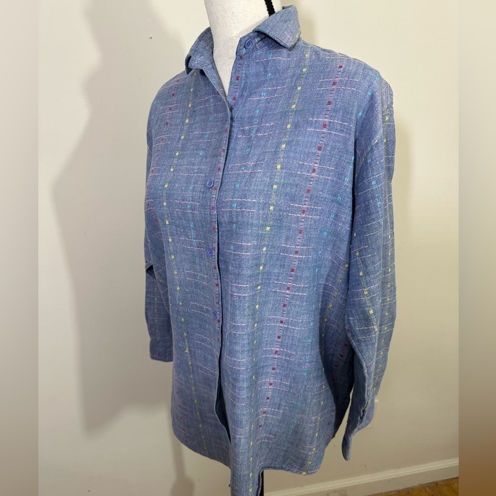 Easton Park sz sm shirt  It’s a woven fabric with a loose thread top stitched